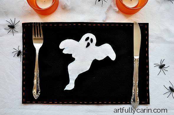 make spooky Halloween placemats