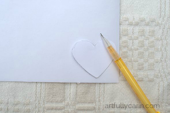 how to make a sparkly heart canvas in time for Valentine's Day