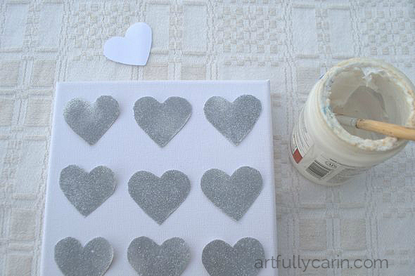 how to make a sparkly heart canvas in time for Valentine's Day